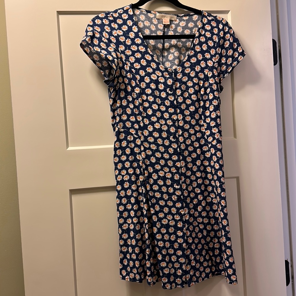 Band of Gypsies Navy dress, white floral pattern - back cinch. Button up. Sz M.